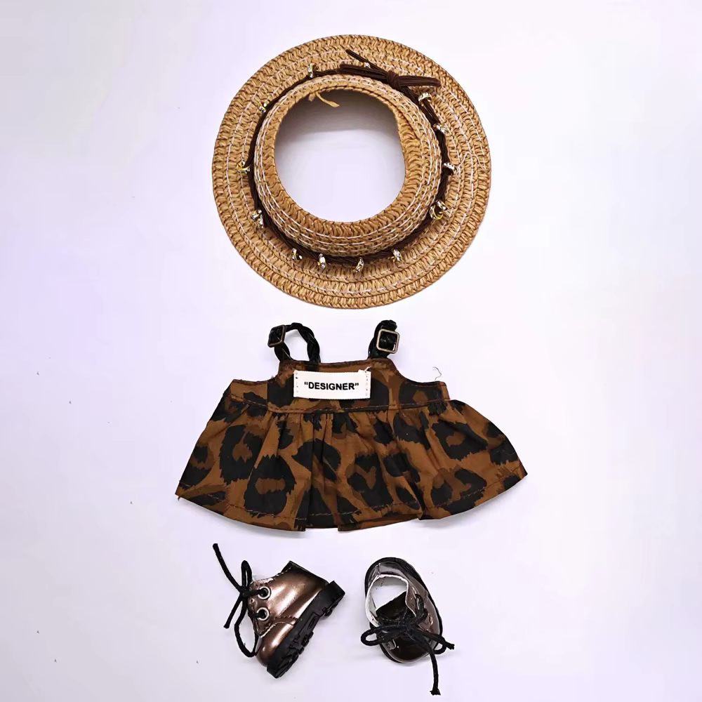 This lavish outfit set is for sure going to make your Labubu stand out, and with it the attention he deserves. Mini Labubu dolls in the size of 15 – 17 cm can be dressed with this doll outfit set - Image 4