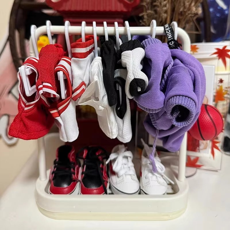 With Labubu and Other 17 Cm Dolls Shoe Rack Accessories, this 10 piece set of Labubu Mini Clothesse Hangers Youngsters' Playthings includes Labubu and Other. - Image 4